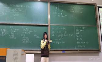 电脑屏幕的照片上有文字 中度可信度描述已自动生成